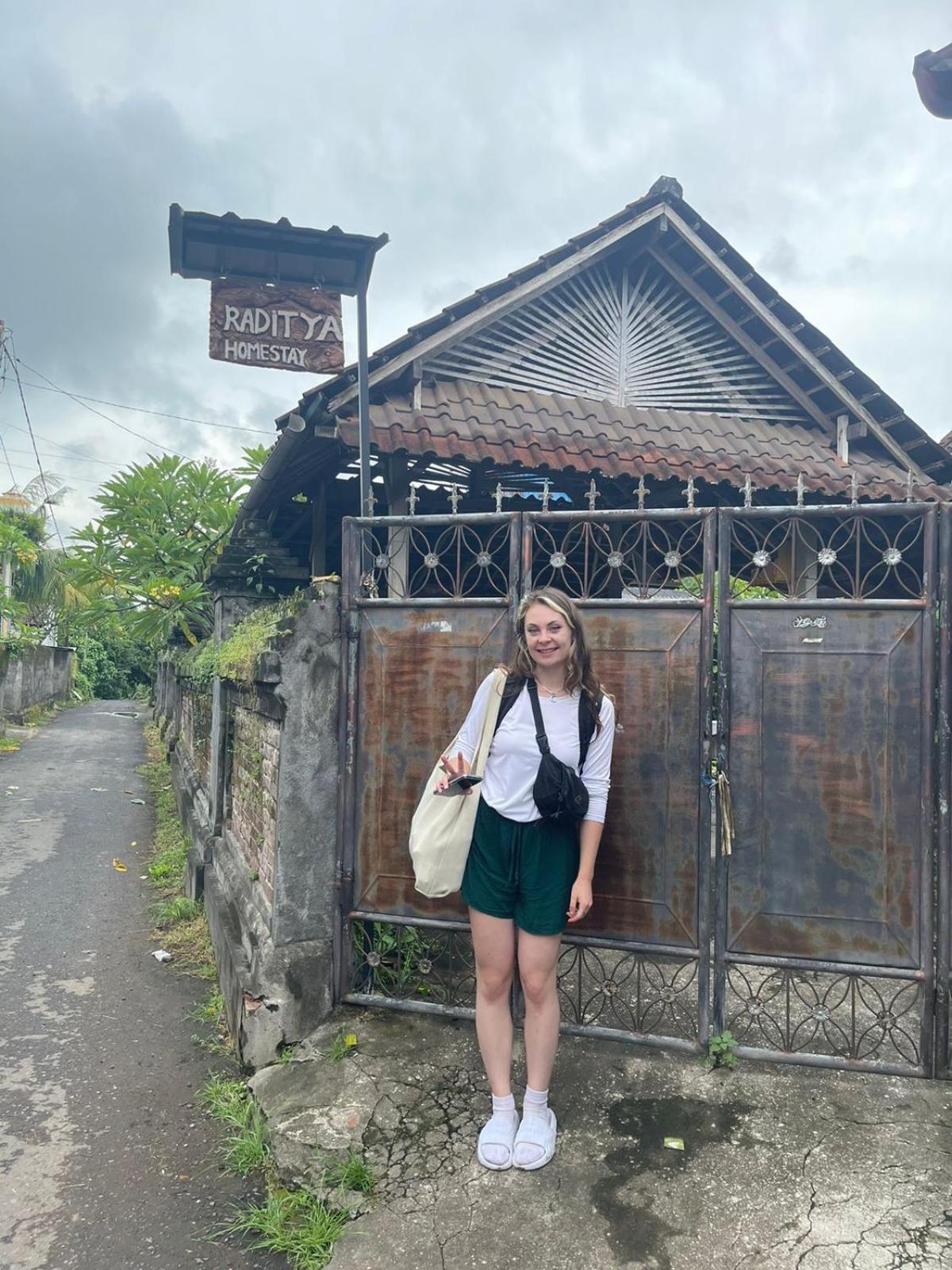 Raditya Homestay Mambal Экстерьер фото